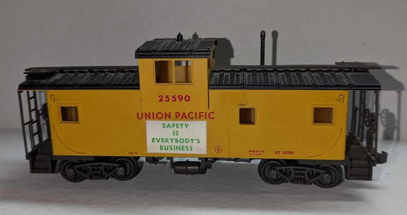 Atlas O Gauge Caboose 25590 Union Pacific Caboose: Atlas O Gauge Caboose 25590 Union Pacific Caboose. This is approximately 10" x 2 5/8" x 3 3/4" and it weighs 0.34lb. The caboose has some signs of wear on the top. Please see the images as they are pa