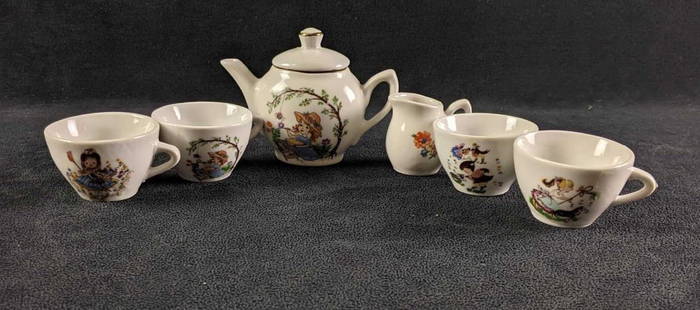 Vintage German Small Tea Set Porcelain Tea Set: Vintage German Small Tea Set Porcelain Tea Set This is a mini tea set with a teapot, four teacups, and a small pitcher. This set was made by Kahla when Germany was named the German Democratic Republic