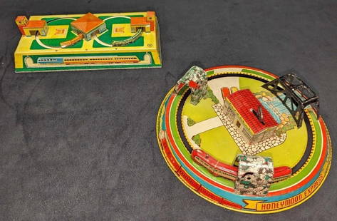Tin Wind Up Trains Honeymoon Express Russian Train Track: Tin Wind Up Trains Honeymoon Express Russian Train Track. This lot includes:  (1) Tin Honeymoon Express Tin Wind Up Train Reproduction. This is approx 9 1/4&#34; x 9 1/4&#34; x 2 1/2&#34;. Was tested