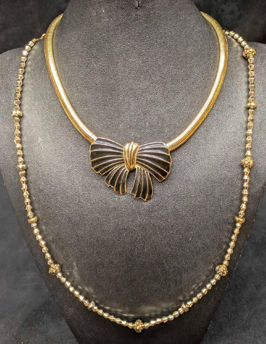 Vintage Vogue Trifari Gold Tone Enamel Bow Lot Of 2 (1 of 11)