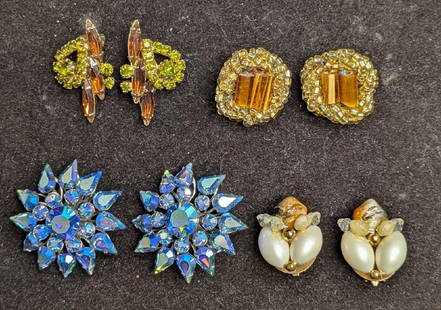 Vintage Of Unsigned Rhinestone AB Crystals Clip On Earrings Lot Of 4: Vintage Of Unsigned Rhinestone AB Crystals Clip On Earrings Lot Of 4. This lot includes:  (1) Set Of Silver Tone AB Crystals Clip On Earrings. Each is approx 1 5/8&#34; x 1 5/8&#34;x 1/4&#34;. (1) Set
