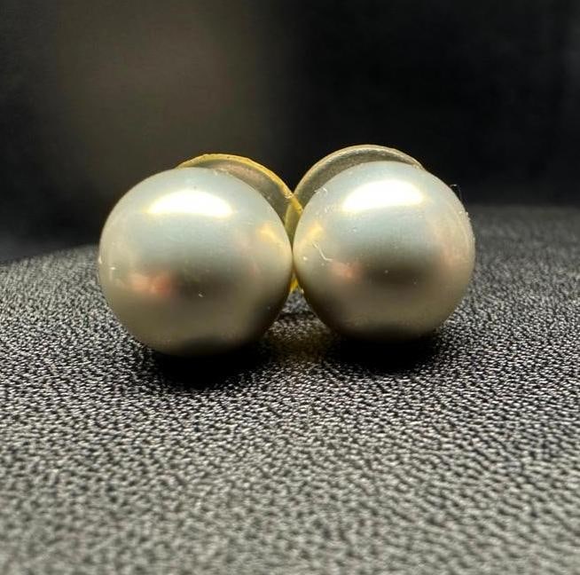 14k Gold Majorica Pearl Earrings: This piece of jewelry has been tested and researched prior to listing. Please view all our pictures they are part of our description. DETAILS: Metal - 14k Gold Color - Yellow Gold Stones - Majorica Pe