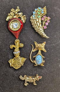 Vintage Gold Tone And Gold Plated Pin Brooches Cat Dog Cornucopia Knight Lot Of 5: Vintage Gold Tone And Gold Plated Pin Brooches Cat Dog Cornucopia Knight Lot Of 5. This lot includes:  (1) Gold Tone Red Clear Rhinestone Tone Christmas Ornament Pin Brooch. This is approx 2&#34; x 1