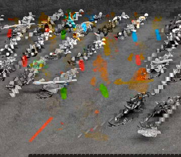 19 Star Wars Attacktix Tabletop Game Figures: 19 Star Wars Attacktix Tabletop Game Figures. This lot comes with 19 game figures for the game Attacktix. All fix in a bag that is approx 8" x 4 3/4" x 10" and it weighs 1.80lb. Please see the images