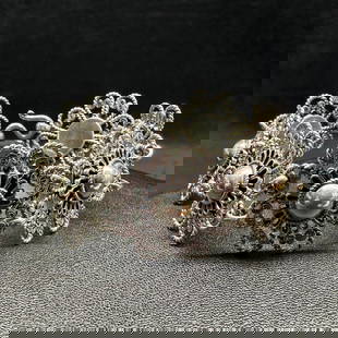 Sterling Flower Link Bracelet: This piece of jewelry has been tested and researched prior to listing. Please view all our pictures they are part of our description. DETAILS:  Metal - Sterling Silver Color - Silver Stones - none Hal