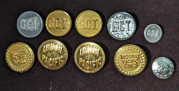 10 Vintage Railroad Uniform Buttons Grand Central Station: 10 Vintage Railroad Uniform Buttons Grand Central Station. This lot includes:  (4) Grand Central Station Uniform Buttons. This is approx 7/8&#34; x 7/8&#34; x 1/4&#34;. (1) Small Grand Central Station