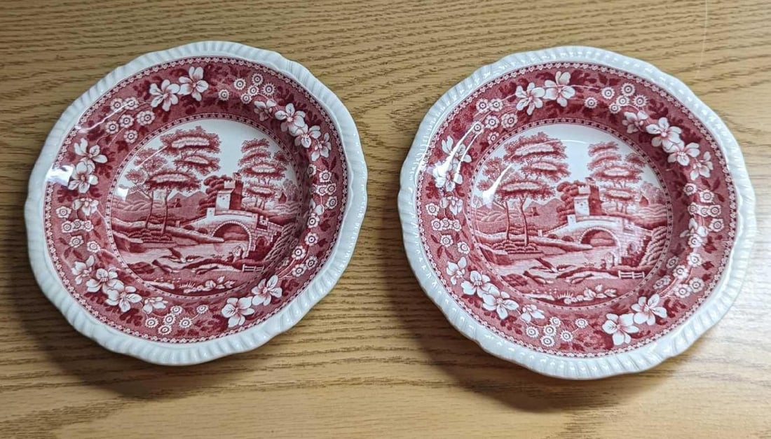 2 Vintage Fine China Spode Tower Rim Soup Bowls: 2 Vintage Fine China Spode Tower Rim Soup Bowls. Each retired plate is approx 7 3/4" x 7 3/4" x 1 1/4" and together they weigh 1.29lbs. The bowls have crazing.