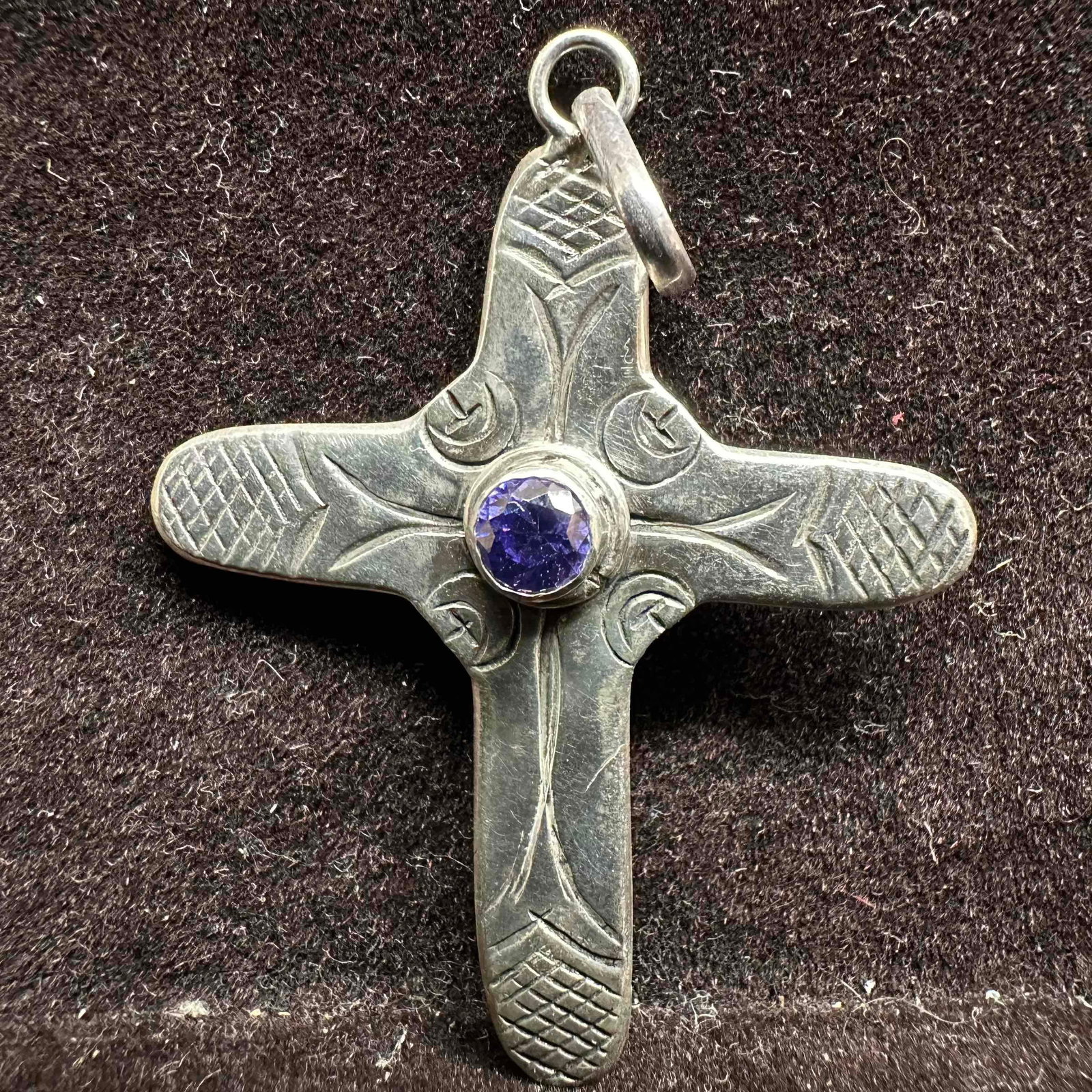 Sterling Silver Cross Purple Amethyst Gemstone Pendant G47: This item is in good pre-owned, previously used/displayed condition with noticeable light wear, and surface scratches. Please reference all photos for full details. This piece of jewelry has been test
