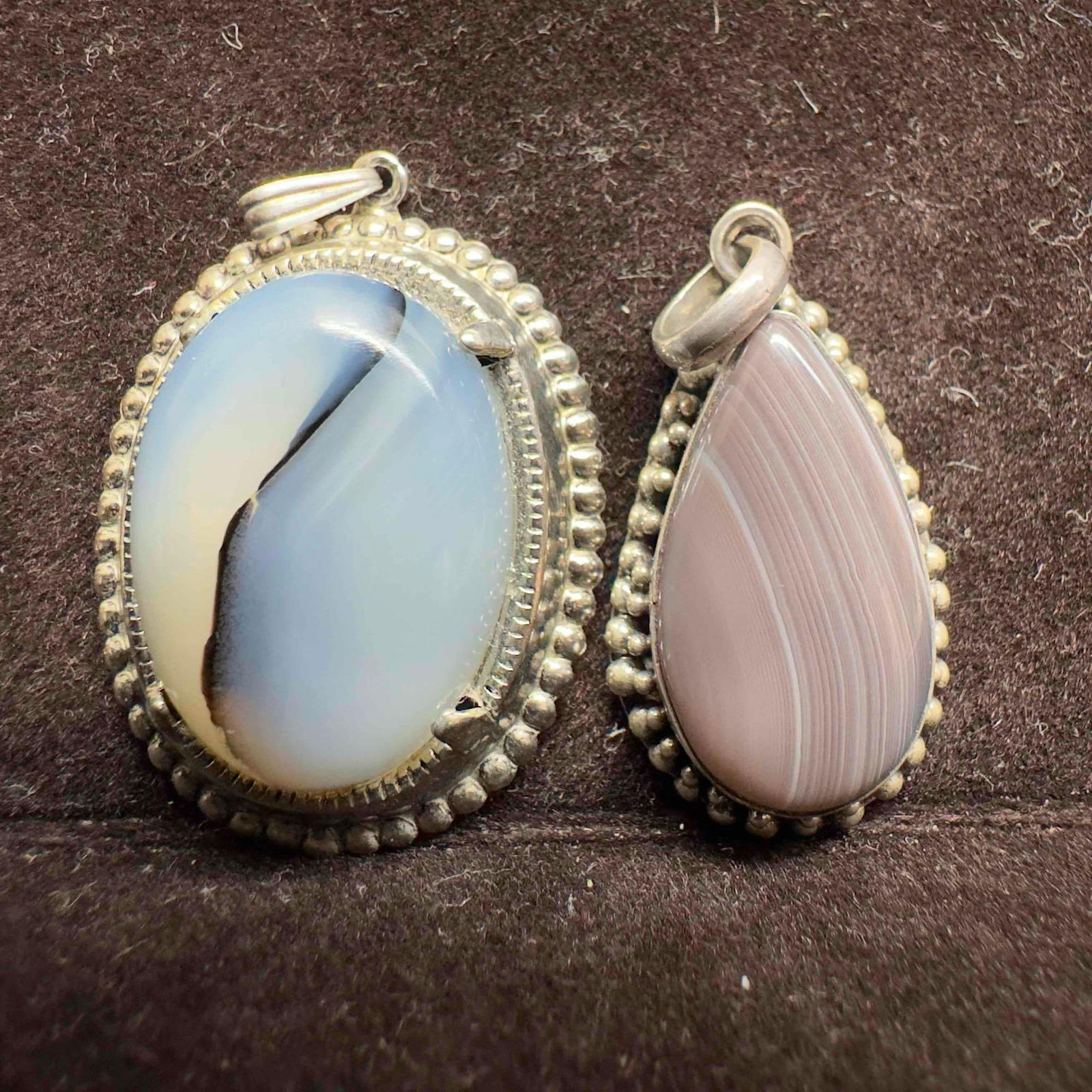 Scenic Blue Striped Purple Hue Agate Sterling Silver Pendant Set C43: This item is in good pre-owned, previously used/displayed condition with noticeable light wear, and surface scratches. Please reference all photos for full details. This piece of jewelry has been test