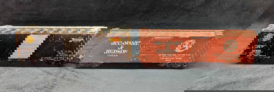 2 Vintage Distressed Westbrook O Scale Boxcars: 2 Vintage Distressed Westbrook O Scale Boxcars. This lot includes:  (1) Westbrook Southern Pacific Lines Boxcar - 97688. This is approx 11 1/2&#34; x 2 1/2&#34; x 3 1/2&#34;. (1) Westbrook Delaware &a