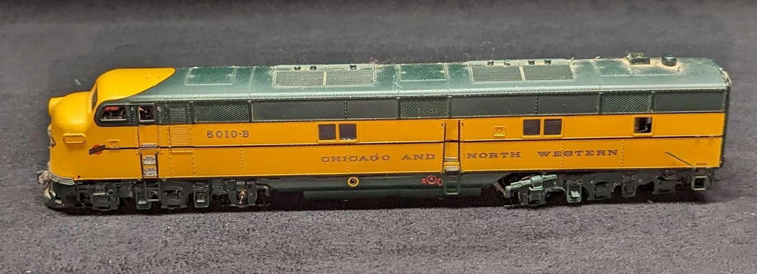 Life Like Chicago And Northwestern 5010-B Locomotive (1 of 6)
