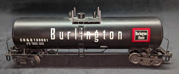 K-Line Burlington O Gauge Aluminum Tank Car: K-Line Burlington O Gauge Aluminum Tank Car. This is approximately 12" x 2 1/2" x 3 7/8" and it weighs 1.34lb. The tank car has some signs of wear. Please see the images as they are part of the descri