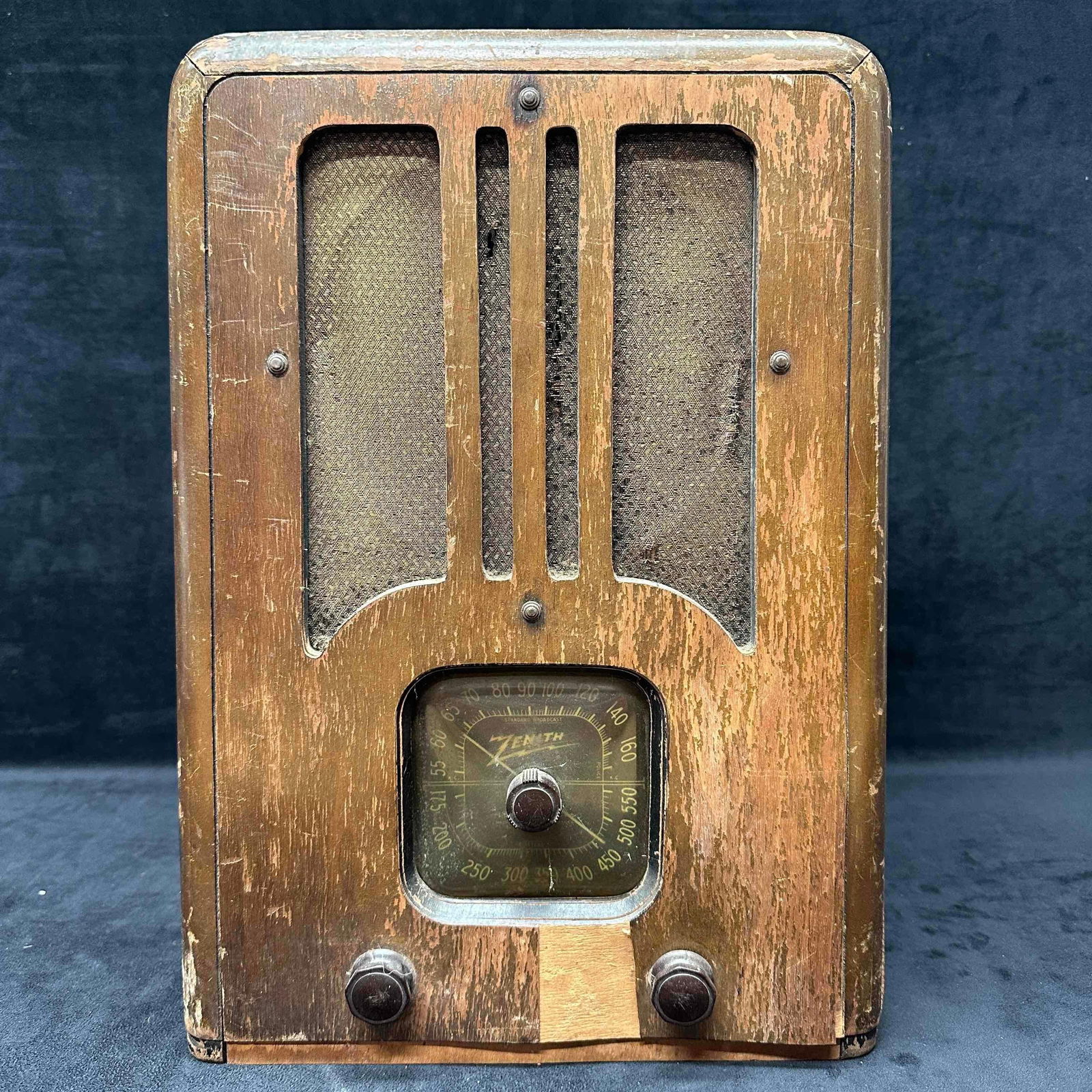 Vintage Zenith Wooden Tombstone Tube Radio 1930's (1 of 11)