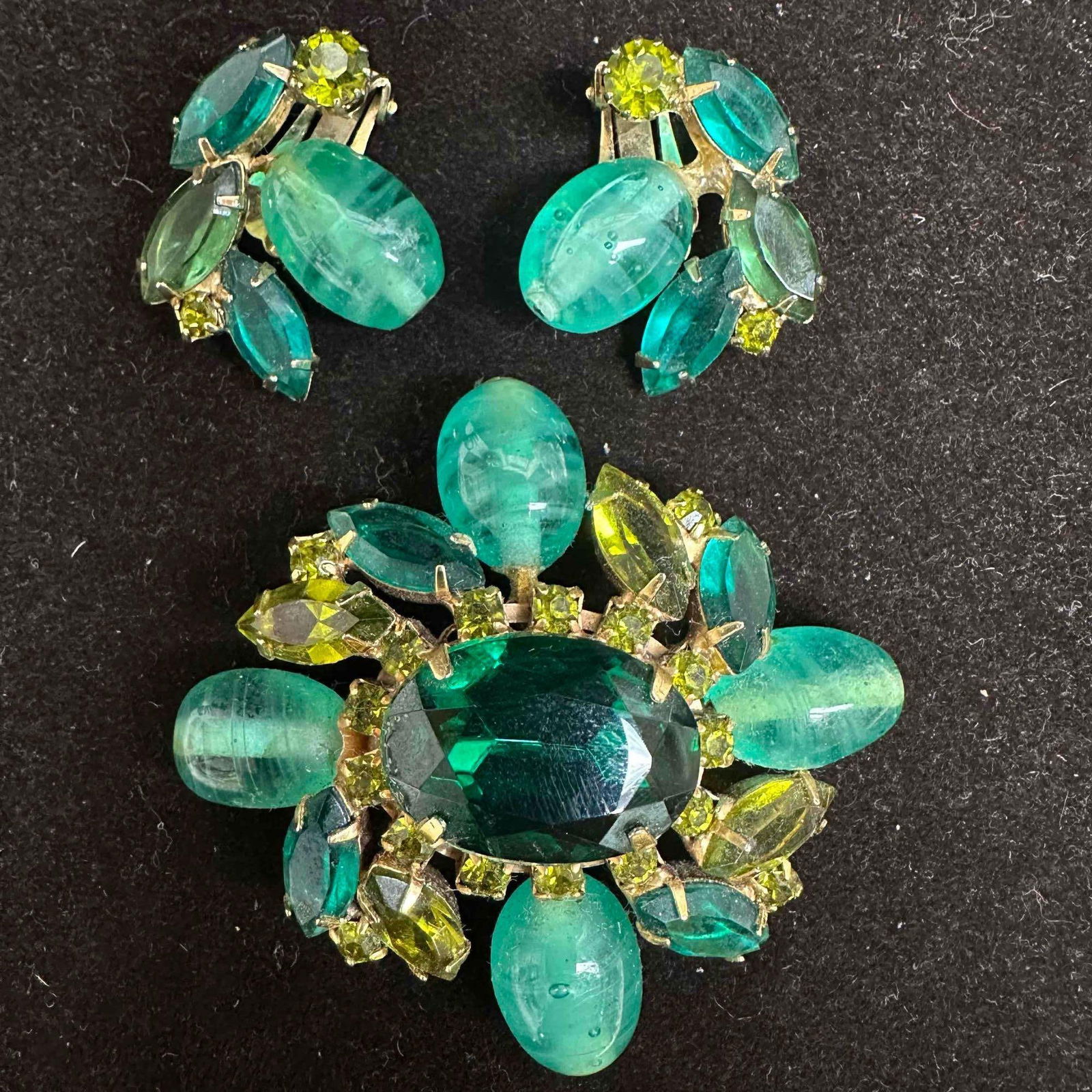 Light and Dark Green Glass Rhinestone Brooch and Earrings Set G4 (1 of 7)