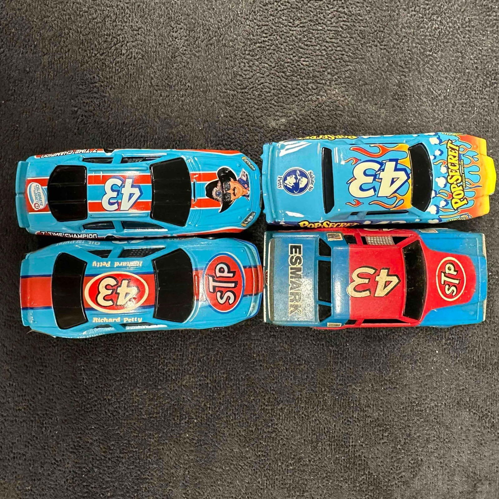 Richard Petty 43 NASCAR Toy Car Collectibles Die Cast Set Four Toys (1 of 7)
