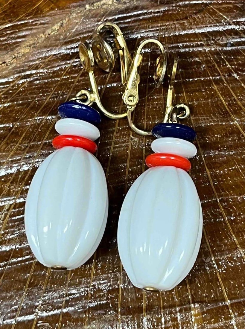Vintage Crown Trifari Red White And Blue Clip On Earrings: This lot contains a Vintage Crown Trifari Red White And Blue Clip On Earrings. Each earring is approx 1 3/4" x 1/2" x 1/2". Total weight is approx 0.2oz. Overall The Vintage Crown Trifari Earrings are