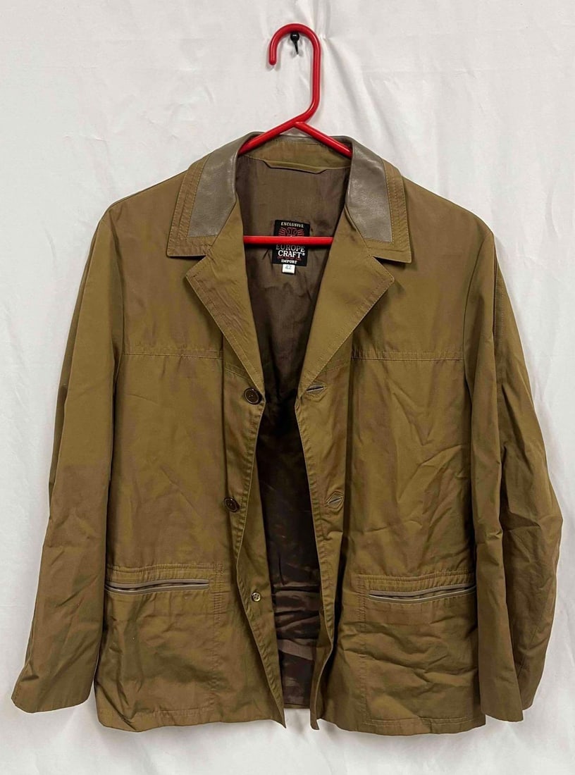 Exclusive Europe Craft Import Men's Coat Size 42: This lot contains a Exclusive Europe Craft Import Men's Coat Size 42. Total weight is approx 1lb. Overall the coat is in good used condition with some minor wear from use over time. Please reference a