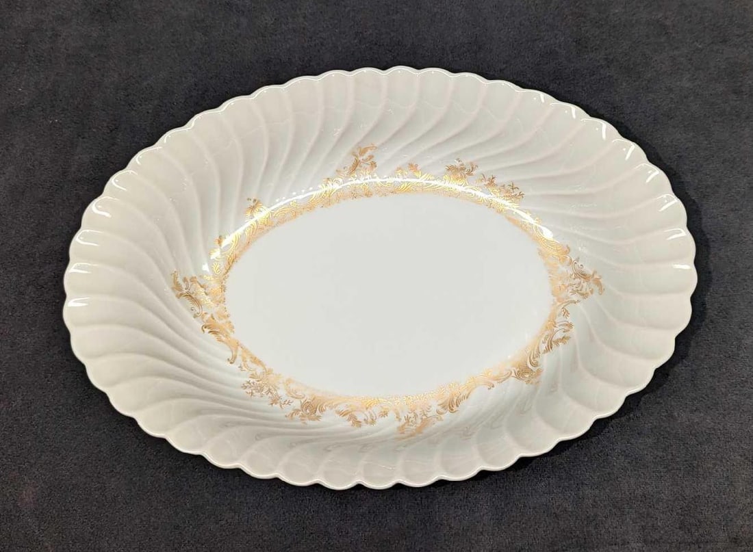 Retired Haviland Ladore 10" Oval Vegetable Bowl: Retired Haviland Ladore 10" Oval Vegetable Bowl. This Gold on White series of fine china was released in 1962 - 1988. The vegetable bowl is approx 10 3/4" x 7 1/2" x 2 1/4" and it weighs 1.26lbs. The 