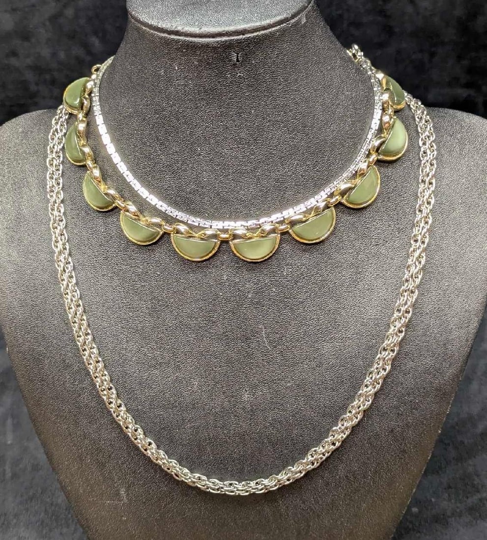 Silver Tone Necklaces And Coro Lucite Green And Gold Choker Necklace Lot Of 4: Silver Tone Necklaces And Coro Lucite Green And Gold Choker Necklace Lot Of 4. This lot contains: (1) Coro Lucite Green And Gold Tone Choker Necklace. This is approx 17". This has some wear/tarni