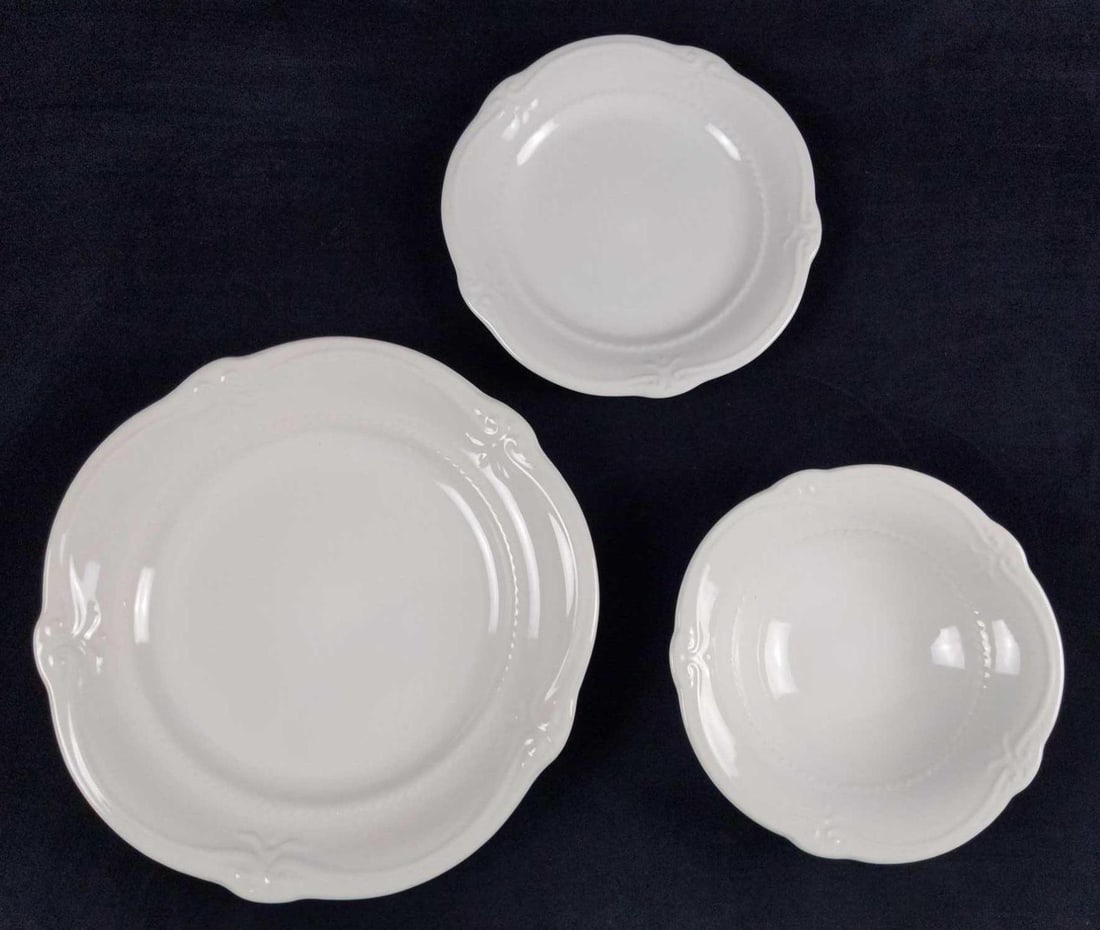 3 Southern Living Gallery Collection Dinnerware: This lot includes ceramic dinnerware by Southern Living. This is the "Gallery Collection White" Series that was put out from only 2008-2009. This lot includes: (1) Soup/Cereal Bowl. This is a