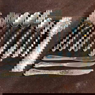 Collection Stainless Steel Silverware Flatware Lot of 25 Twenty Five: Collection Stainless Steel Silverware Flatware Lot of 25 Twenty Five. This silverware set includes 25 pieces of flatware. Each handle features a various designs and made by different companies. All si