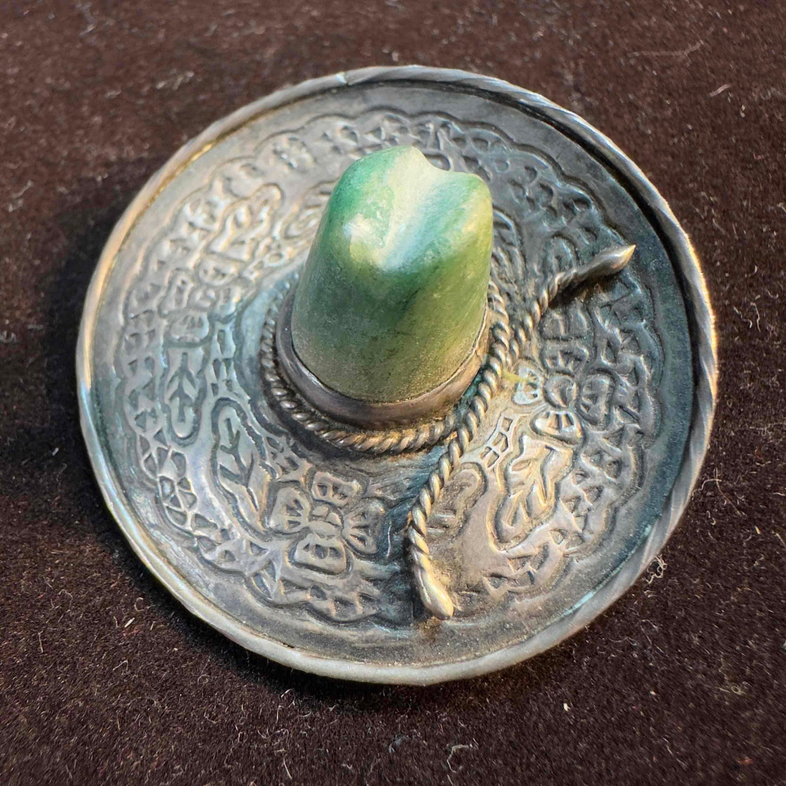 Green Onyx Sterling Silver Sombrero Southwestern Style Hat JE Marked: This item is in good pre-owned, previously used/displayed condition with noticeable light wear, and surface scratches. Please reference all photos for full details. This piece of jewelry has been test