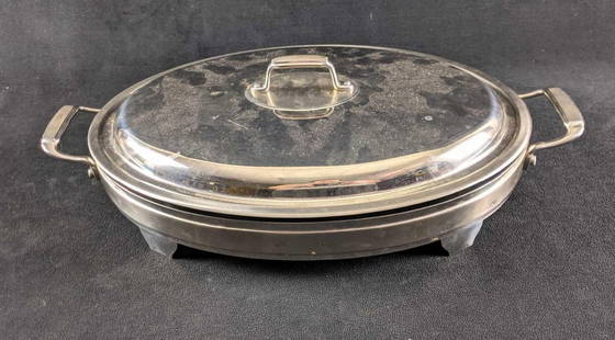 Stainless Steel Serving Dish with Glass Insert: Stainless Steel Serving Dish with Glass Insert This is a Tramontina 18/10 Stainless Steel Serving Dish with glass Insert Made in Brazil. This item is in good condition with no known damage. The glass