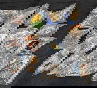 13 McDonalds Burger King Star Wars Toys In Bags: 13 McDonalds Burger King Star Wars Toys In Bags. Here are some bagged toys from both Star Wars Episode III, Clone Wars and the "Star Wars Trilogy". Please see the images for a listing of toys. Some ar