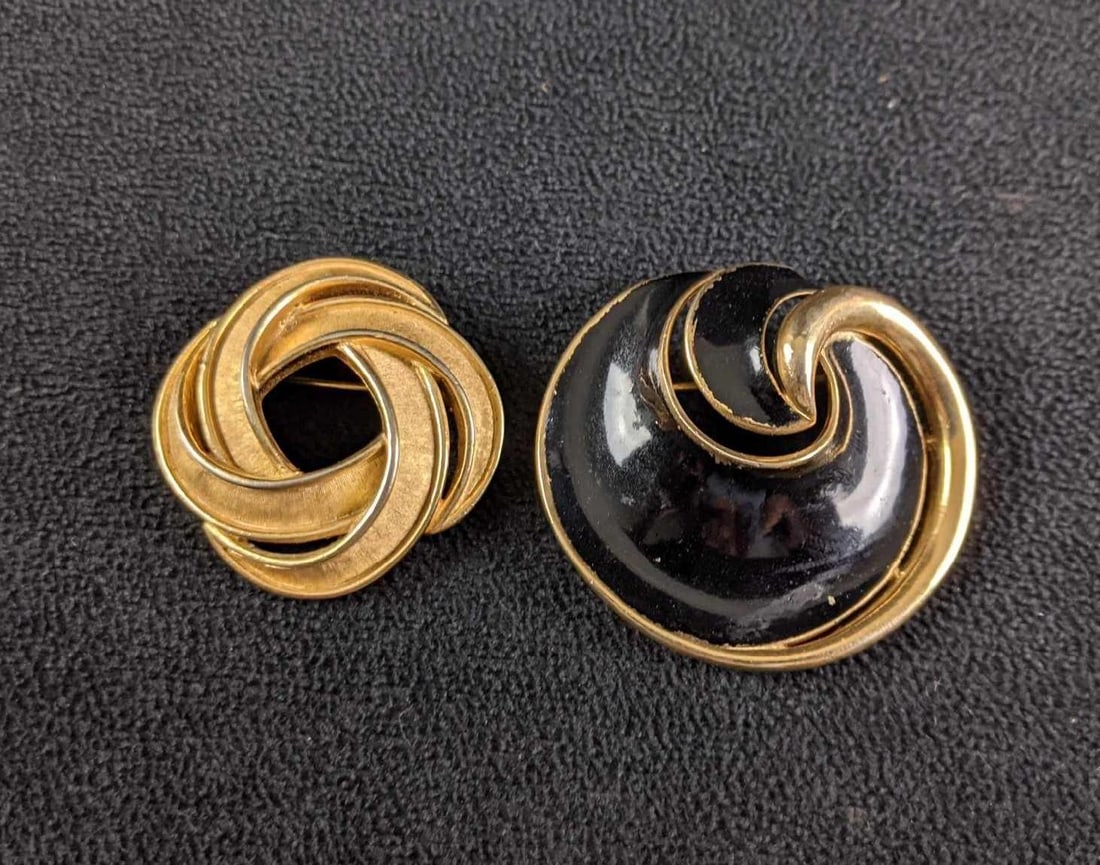 Vintage Pins Brooch Two Trifari Pins (1 of 5)