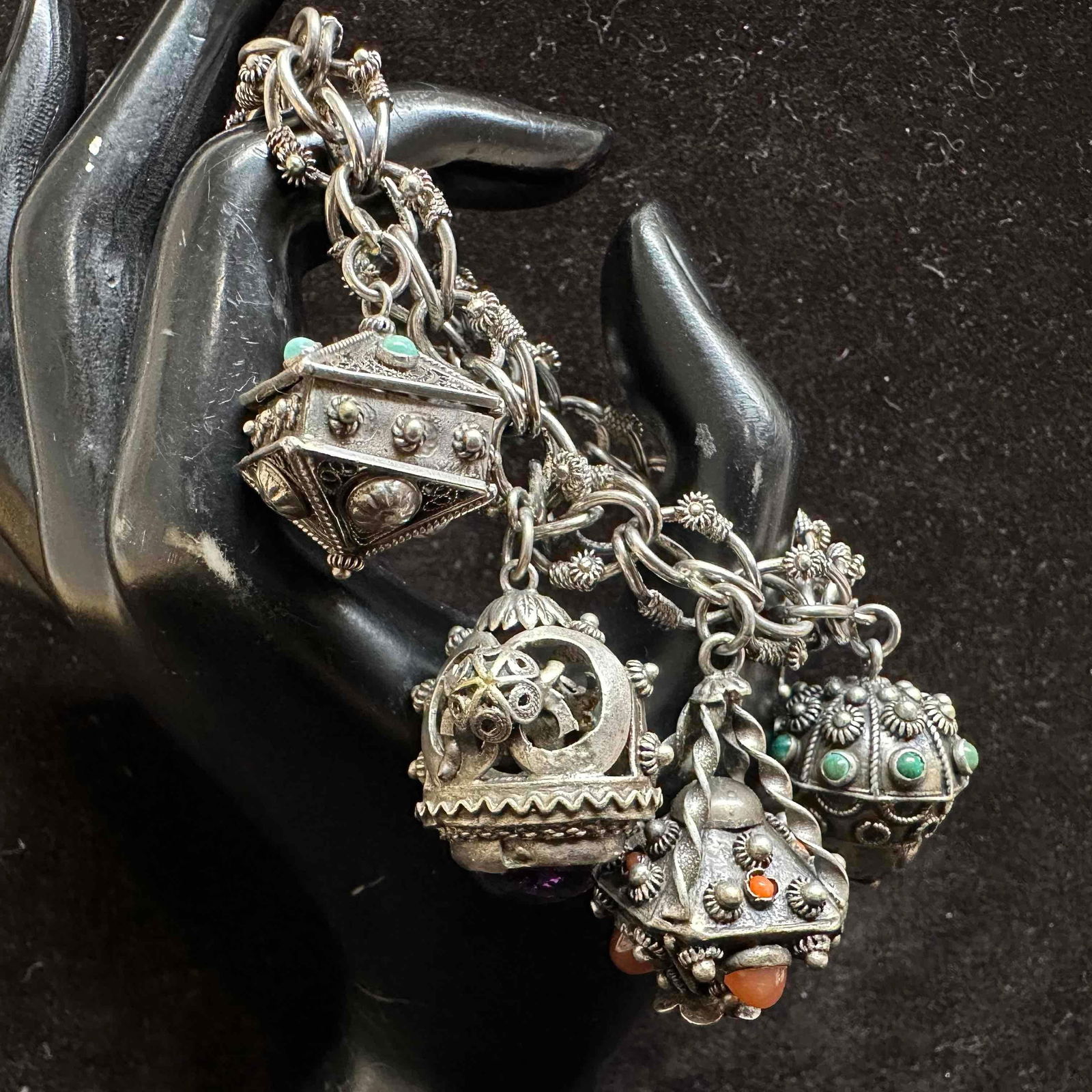 Etruscan Revival Style 800 Silver Filigree Stone Setting Charm Trinket Pill Box Bracelet H73: This item is in good pre-owned, previously used/displayed condition with noticeable light wear, and surface scratches. Please reference all photos for full details. This piece of jewelry has been test