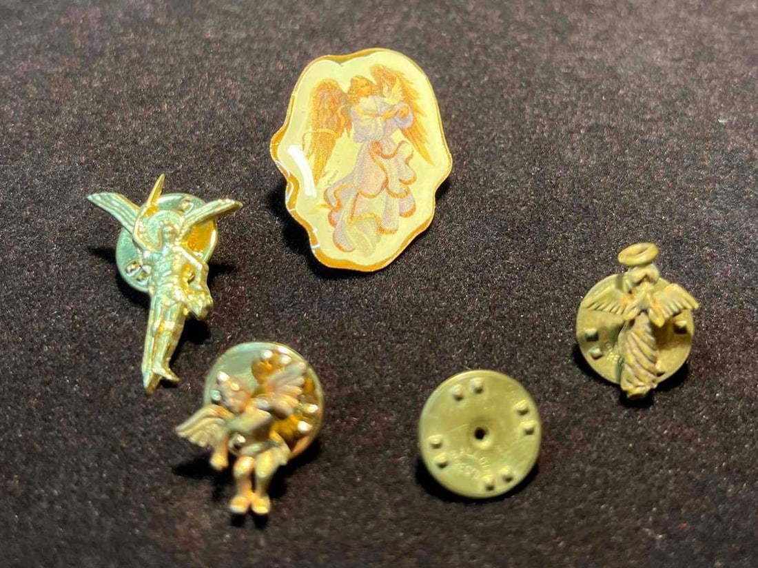 Four Unique Gold Colored Angel Pins (F18): This lot contains a Four Unique Gold Colored Angel Pins (F18). The pins fit together in a small 3 3/4" x 2 1/4" plastic bag and altogether they weigh about 0.01lbs. Overall the pins are in good u