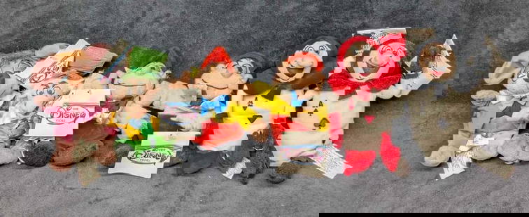 6 Disney Alice In Wonderland Ben Bags With Rare Dormouse: 6 Disney Alice In Wonderland Ben Bags With Rare Dormouse. Comes with all seen in the images.The bean bags come in a bag that is approx 15" x 13" x 2" and it weighs 1.30lb. The bean bags have some ligh