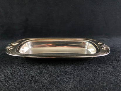 Rogers Butter Dish Silver-Plated: Rogers Butter Dish Silver-Plated  William Rogers silver-plated butter dish in very good condition, with no noticeable tarnish.  Approximate size: 8.5&#34; x 4.15&#34; x 1&#34; Approximate weight: 0.3