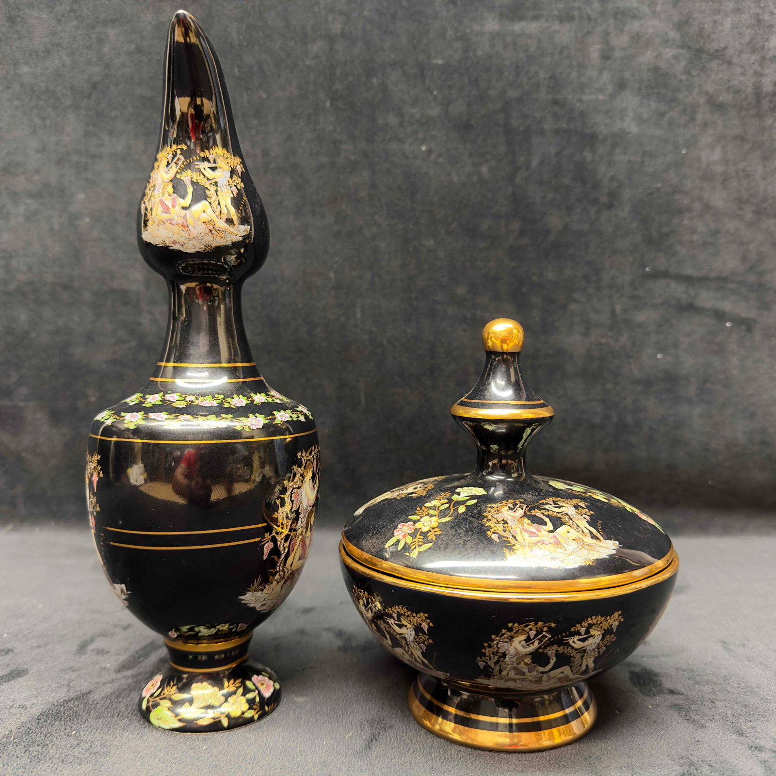 Inias Handmade in Greece Serving Container Drink Holder Black with 24Karat Gold Trim: Beautiful hand made in Greece Itinias 24 karat gold serving container and drink holder. Both pieces are a black color with gold color trim. Each piece features a Greece floral design. These items are 