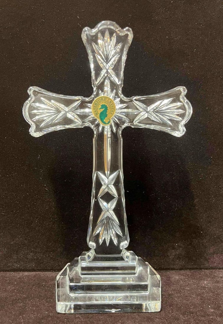 Waterford Crystal Standing Cross: This lot contains a Waterford Crystal Cross. Overall the Waterford Crystal is in excellent pre owned condition with no noticeable flaws. The approx weight and measurements are listed below. Please ref