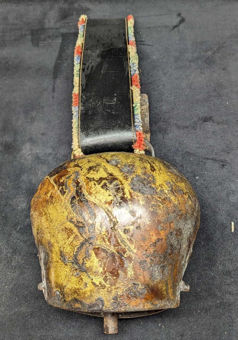 Vintage Hanging 22" Large Brass Cow Bell (1 of 6)