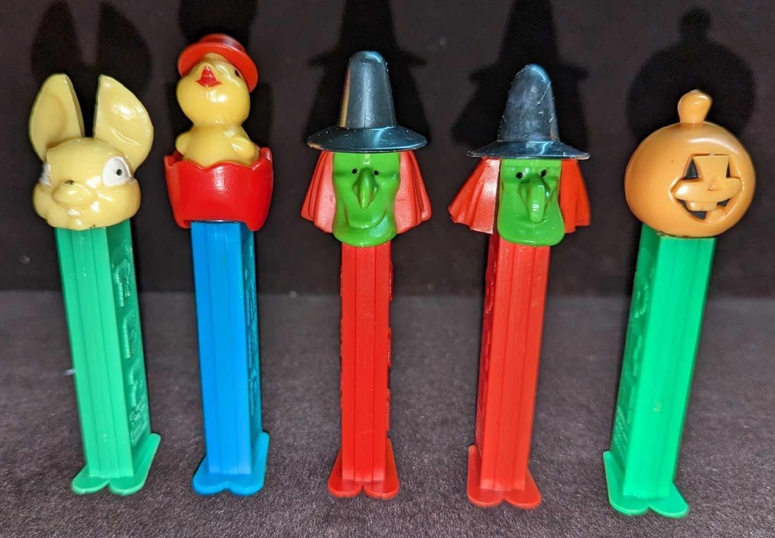 4 Holiday Pez Dispensers Witch Rabbit Jack O Lantern (1 of 11)