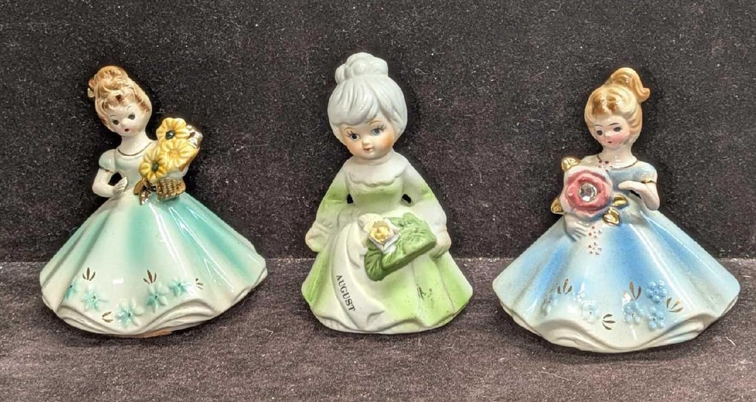 3 Vintage Birthday Girl Figurines April March Josef Original Brinn's: 3 Vintage Birthday Girl Figurines April March Josef Original Brinn's. This lot includes: (1) Josef Original March Birthday Girl. This is approx 4 1/4" x 3 5/8" x 3 1/4". Is missing an 