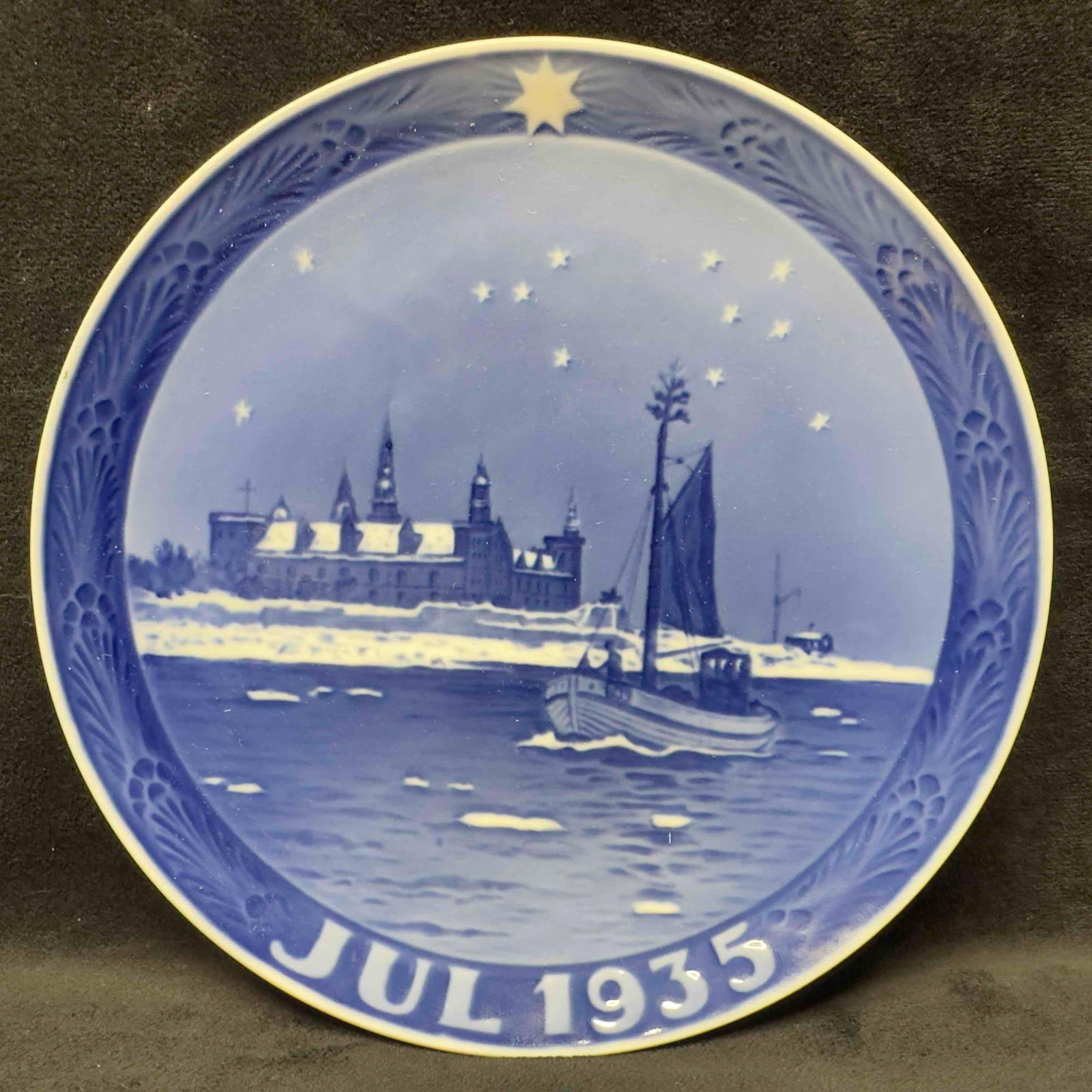Royal Copenhagen Denmark July 1935 Plate Elsinore Castle Kronborg: Royal Copenhagen Denmark July 1935 Plate Elsinore Castle Kronborg. This item is in good pre-owned, previously displayed condition with light wear, and surface scratches. Please reference all photos fo