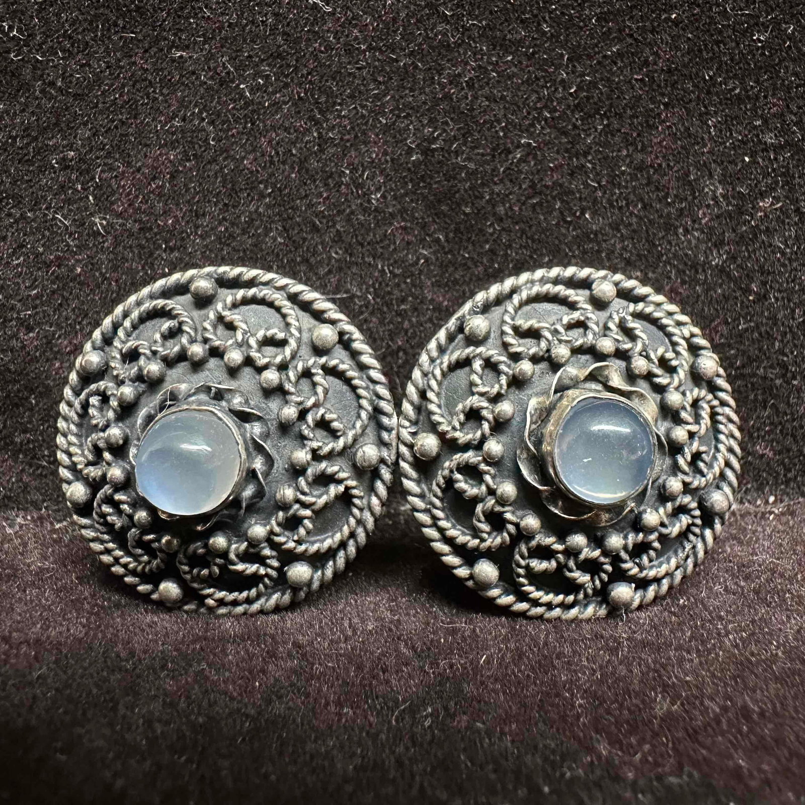 Art Nouveau Style Moonstone Round Sterling Silver Earrings H97: This item is in good pre-owned, previously used/displayed condition with noticeable light wear, and surface scratches. Please reference all photos for full details. This piece of jewelry has been test