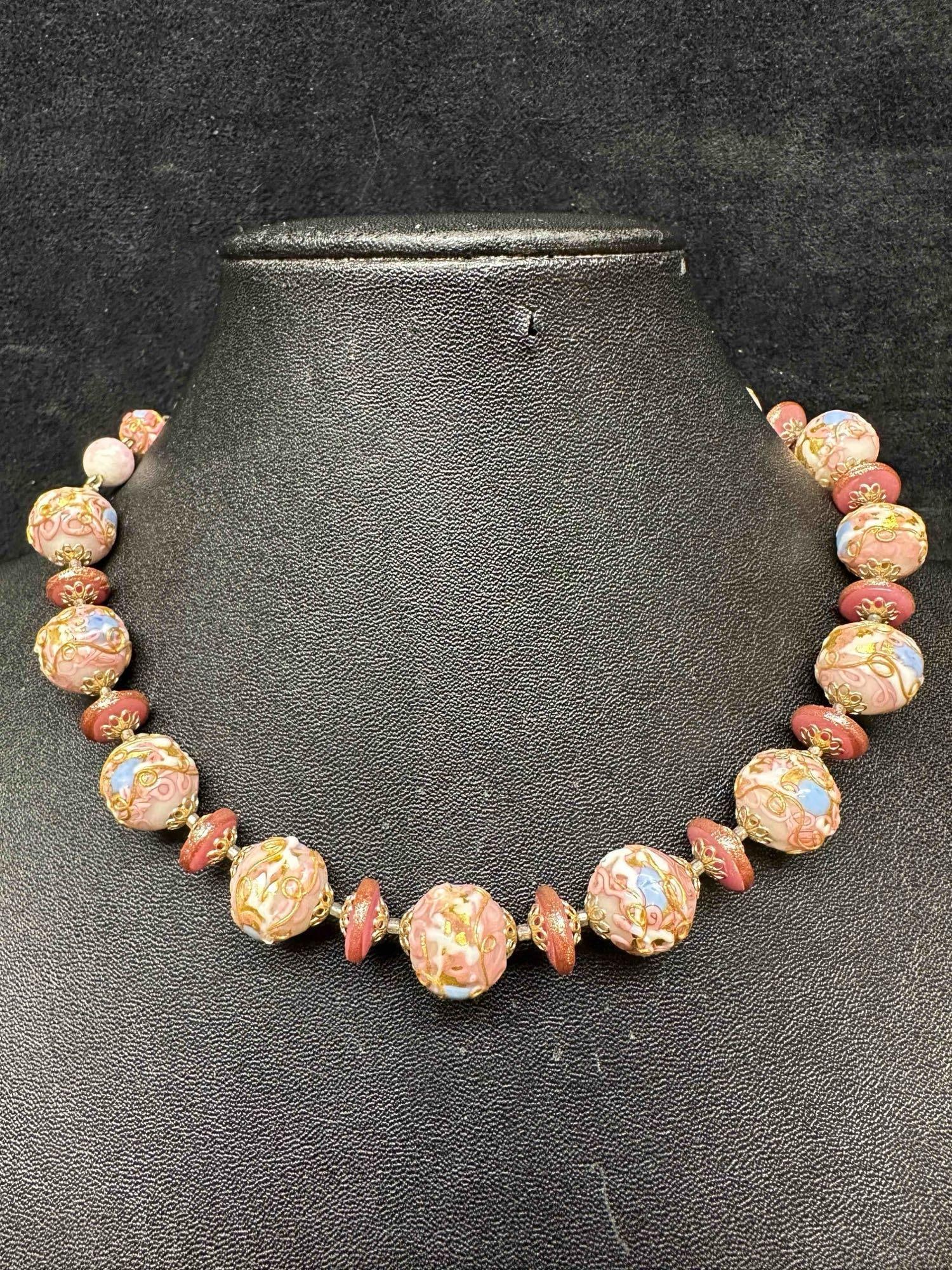 Murano Venetian Lamp Work Art Glass Pink Gold Accents Beaded Necklace F9: Murano Venetian Lamp Work Art Glass Pink Gold Accents Beaded Necklace F9. Necklace with pink colored glass beads with a beautiful design on each. The necklace features floral and gold colored accents.