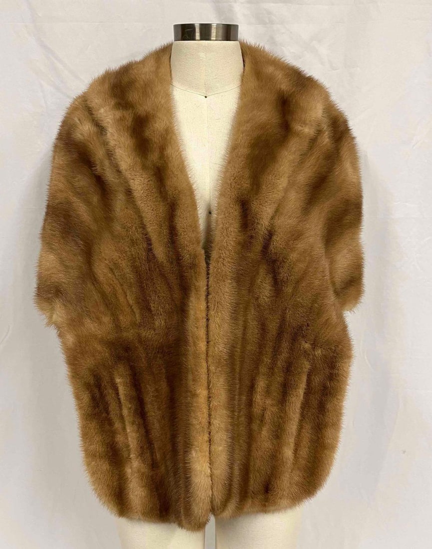 Strutin's Furs Scranton Mink Stole (H19) (1 of 13)