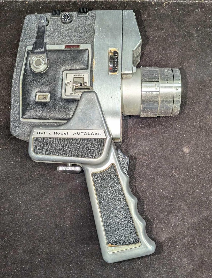 Vintage Bell & Howell Auto Load Duo-Speed Zoomatic Camera Optronic Eye: Vintage Bell & Howell Auto Load Duo-Speed Zoomatic Camera Optronic Eye. Untested. Has a film/cartridge inside. We are not sure if it was used or not. Is approx 7" x 3" x 10" and it weighs 4 lbs. It ha