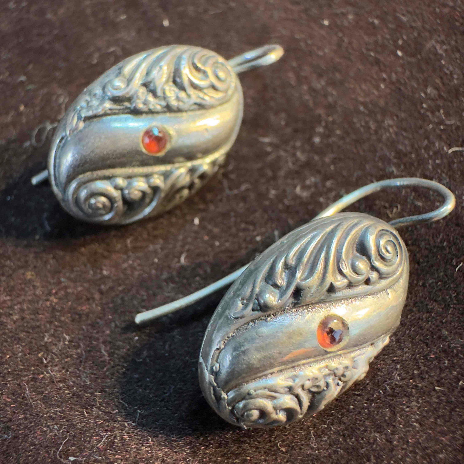 Sterling Silver Garnet Red Gemstone Earrings: This item is in good pre-owned, previously used/displayed condition with noticeable light wear, and surface scratches. Please reference all photos for full details. This piece of jewelry has been test