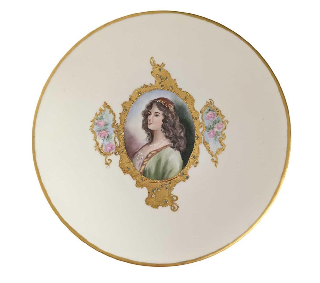 JPL Limoges France Portrait Vintage Lady 9" Plate: JPL Limoges France Portrait Vintage Lady 9" Plate . This is approx 9" x 9" x 1" and it weighs 1lb. The plate is in good, vintage condition with some wear on the gold trim and markings on the bac