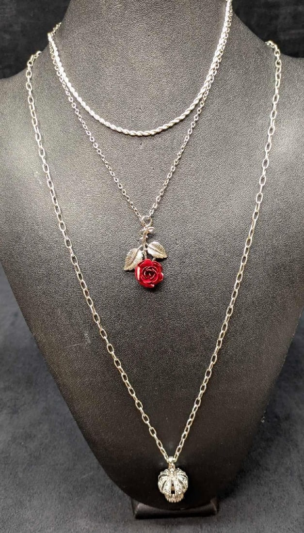 3 Vintage Unmarked Silvertone Necklace With Rose Crown Pendants (1 of 10)