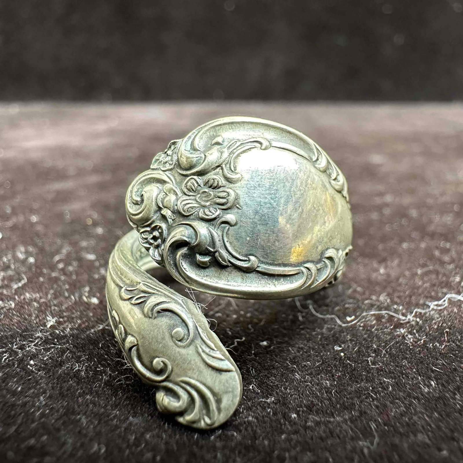Gorham Sterling Silver Spoon Handle Wrap Around Melrose Pattern Ring H51: This item is in good pre-owned, previously used/displayed condition with noticeable light wear, and surface scratches. Please reference all photos for full details. This piece of jewelry has been test