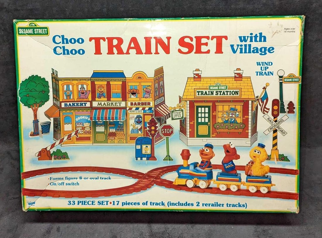 Sesame Street Wind-up Choo-Choo Train Village Playset (1 of 10)