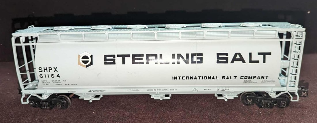 Atlas O Scale Sterling Salt 3-Bay Cylindrical Hopper (1 of 9)