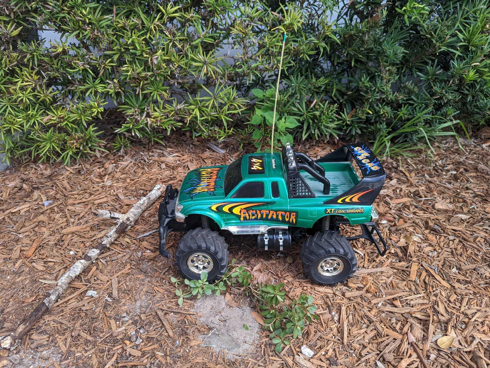 Radio Shack Agitator RC Monster Truck With Charger (1 of 12)